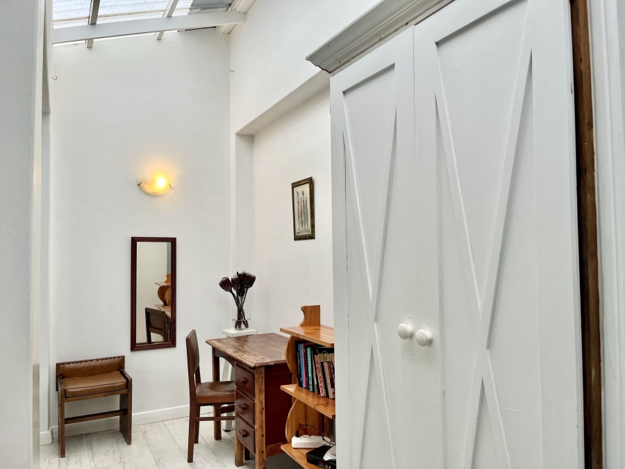 To Let 1 Bedroom Property for Rent in Sea Point Western Cape